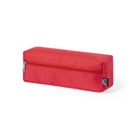 Estuche en resistente poliéster 600D RPET, elaborado a partir de plástico reciclado, para así fomentar la reutilización de residuos plásticos y ayudar a la sostenibilidad del planeta. Con cierre de cremallera en frontal y tirador metálico. Distintivo RPET en etiqueta.