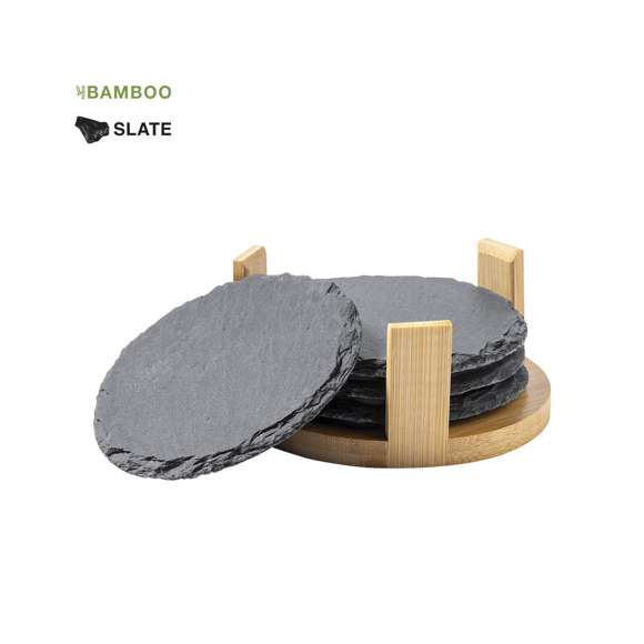 Set de 4posavasos fabricados en pizarra natural, con soporte de bambú. Presentada en atractiva caja individual de diseño acabado kraft.