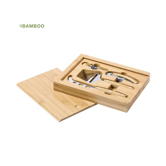 Completo set de vinos y quesos de 4 piezas. Fabricado en bambú, con tapa-tabla de corte y accesorios metálicos con mango de bambú. Incluye sacacorchos, tapón, cuchillo y rallador de queso. Presentado en caja individual de diseño eco.