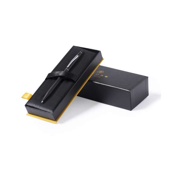 Bolígrafo de Cross modelo Classik Click, que combina la silueta más icónica de Cross con un mecanismo clic rápido y retráctil y un cuerpo metálico en suave acabado. De cartucho jumbo y en tinta negra. Presentado en elegante estuche individual de color negro con logotipo de la marca, e interior en suave antelina a juego.
