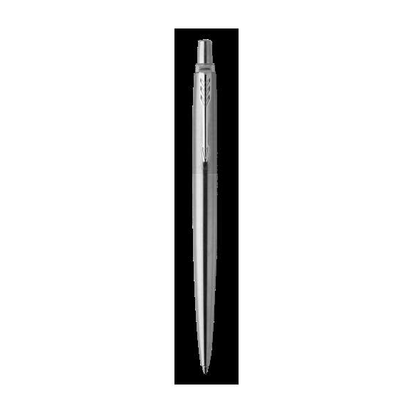 Bolígrafo Parker Jotter Core, un clásico entre los bolígrafos con tinta de gel. Fabricado en acero inox, con adornos cromados y el clip con la forma icónica en punta de flecha de la marca. Con mecanismo pulsador, clásico cartucho interior Parker y en tinta azul. Presentación en estuche individual negro con logotipo Parker.  Con la fluidez, precisión e intensidad homogéneas propias de PARKER Jotter, un referente en cuanto a estilo desde hace más de 60 años. Con un diseño novedoso y simplificado y con una tinta de gel intensa y homogénea que traza con fluidez líneas que se secan con rapidez para evitar borrones, reflejando su legado en cada detalle.