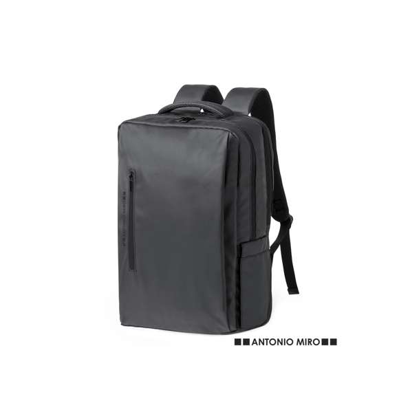 Mochila de Antonio Miró de calidad premium en resistente polipiel de sobrio diseño en color negro. Con cierre de cremallera doble, bolsillo frontal y asa reforzada acolchada. Con acolchado ergonómico en espalda y cintas de hombros, incluye compartimento interior acolchado para portátil de hasta 15 pulgadas y para tablets de hasta 10 pulgadas. Además, con bolsillo antirrobo con cierre de cremallera en la parte trasera. Fundas interiores para bolígrafos y smartphone. Con logotipo de la marca en frontal.