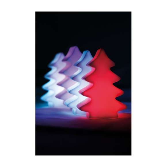 Árbol con luz cambiante