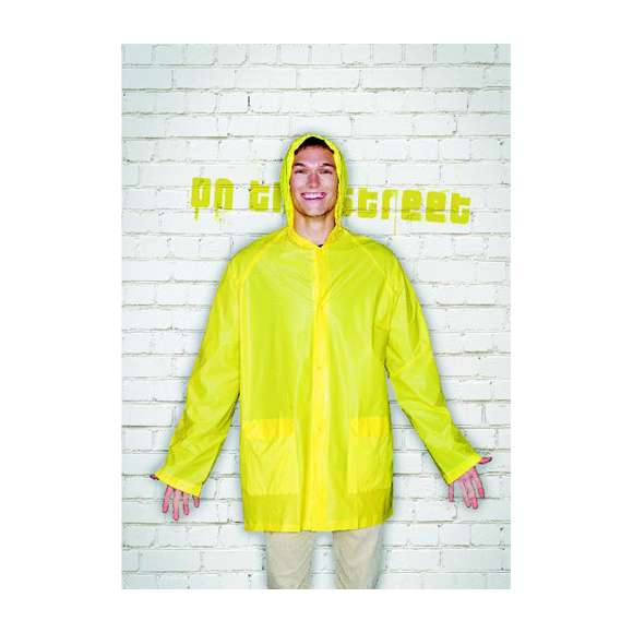 <p><span style="color: rgb(65, 65, 65);">Impermeable de PVC con capucha y bolsillos.</span></p>