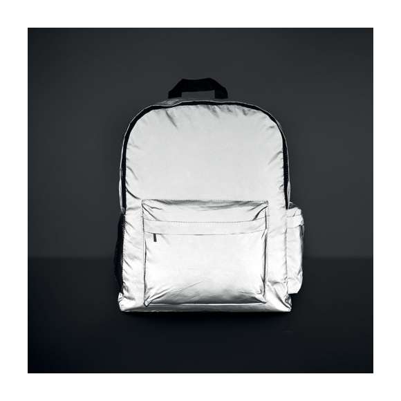 <p><span style="color: rgb(119,119,119);background-color: rgb(255,255,255);font-size: 13px;font-family: Open Sans", Arial, sans-serif;">Mochila de poliéster 190T de alta reflectancia y correas. Dispone de compartimento acolchado para portátil de 15''. </span>&nbsp;</p>