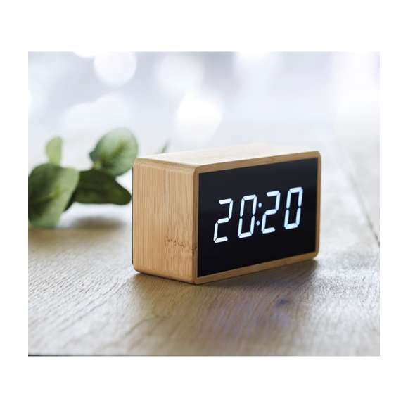 Reloj despertador y temperatura