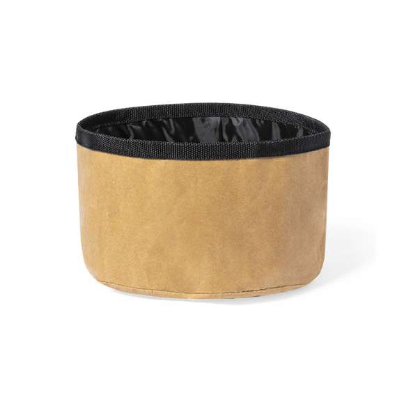 Bowl plegable para mascotas de 1,3l de capacidad, con exterior en resistente papel reciclado laminado de 270g/m2. Interior en poliéster RPET, elaborado a partir de plástico reciclado, para así fomentar la reutilización de residuos plásticos y ayudar a la sostenibilidad del planeta. Apto para sólidos y líquidos.
