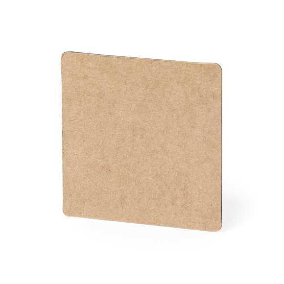 Imán de 6x6cm en cartón reciclado de 185g/m2, con esquinas redondeadas.