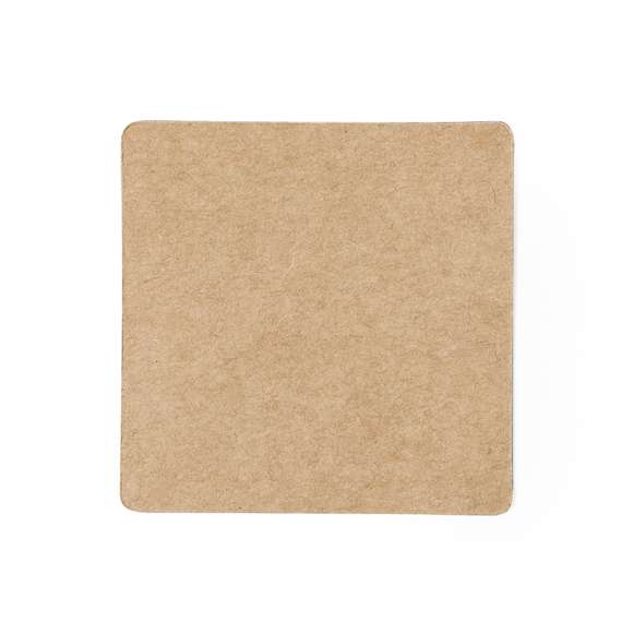 Imán de 6x6cm en cartón reciclado de 185g/m2, con esquinas redondeadas.