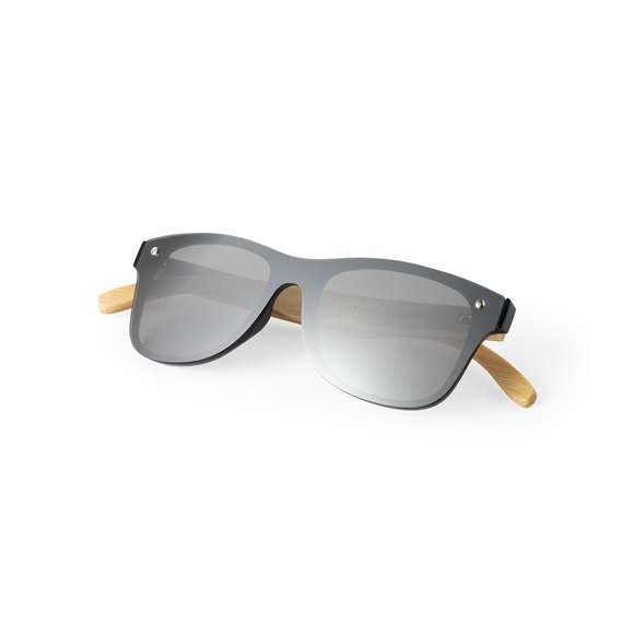  	Gafas de sol de línea nature con protección UV400. Montura negra en resistente material PC, con lentes efecto espejo y patas fabricadas en bambú natural. Presentadas en atractivo estuche de diseño eco.