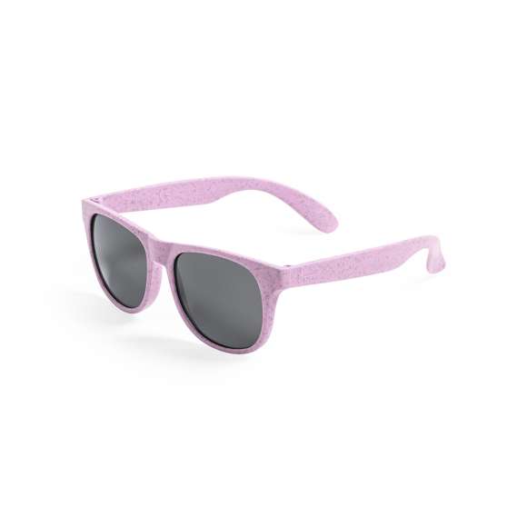  	Gafas de sol de línea nature con protección UV400 y lentes en color negro. Montura y patas fabricadas en caña de trigo con distintivo Wheat Straw, para así fomentar la utilización de materias primas naturales y reducir las emisiones contaminantes.. Disponibles en variada gama de colores y presentadas en atractivo estuche de diseño eco.