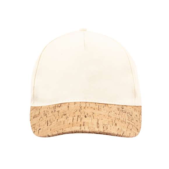 Gorra de línea nature de 5 paneles fabricada algodón orgánico, con visera en corcho natural. Con certificación GOTS (Global Organic Textile Standard, ó Norma Mundial de Textiles Orgánicos) que garantiza que los tejidos están hechos de fibras orgánicas. Con cierre ajustable de velcro.