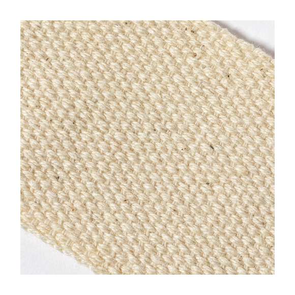 Cinta exterior para sombrero de línea nature. Fabricada en 100% algodón reciclado y con certificación GRS (Global Recycled Standard / Estándar de Reciclaje Global), que garantiza el origen reciclado del material usado para fabricar el producto.