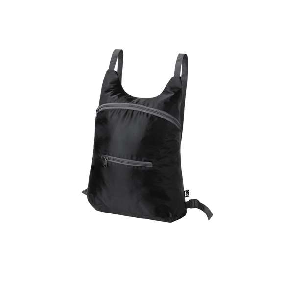 Mochila plegable en suave poliéster 201D RPET, elaborado a partir de plástico reciclado, para así fomentar la reutilización de residuos plásticos y ayudar a la sostenibilidad del planeta. Con cierre de cremallera y bolsillo frontal. Esquinas reforzadas, cintas de hombros regulables y accesorios en color gris. Plegado de pequeño tamaño, con cinta de transporte y disponible en variada gama de colores. Distintivo RPET en etiqueta.