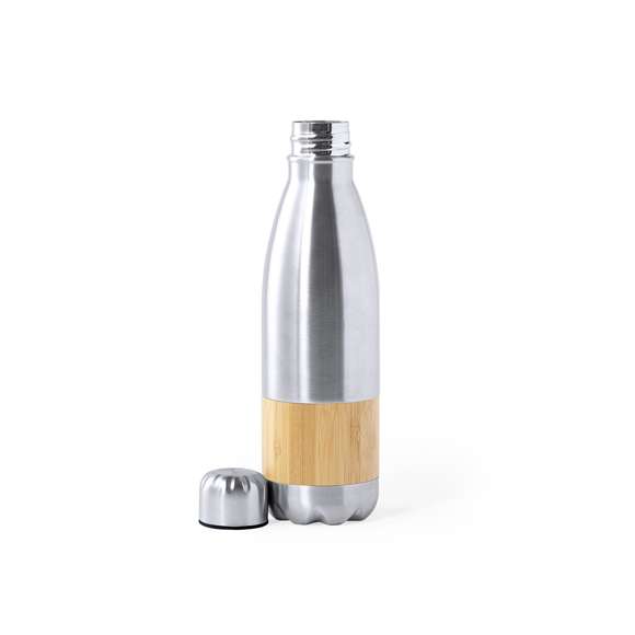 Bidón de línea nature, en combinación de materiales acero inox de acabado mate y bambú. 750ml de capacidad, con tapón de seguridad y presentado en atractiva caja de diseño eco.