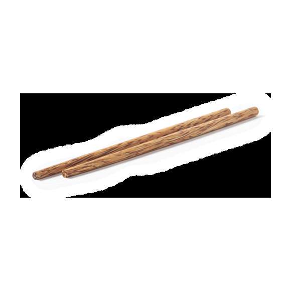 Set de palillos reutilizables de línea nature fabricados en coco. Tras el consumo de su fruto, del coco y su planta se pueden obtener multitud de productos, contribuyendo a la sostenibilidad del planeta y fomentando el uso de materias primas naturales. Presentados en bolsita individual de papel.