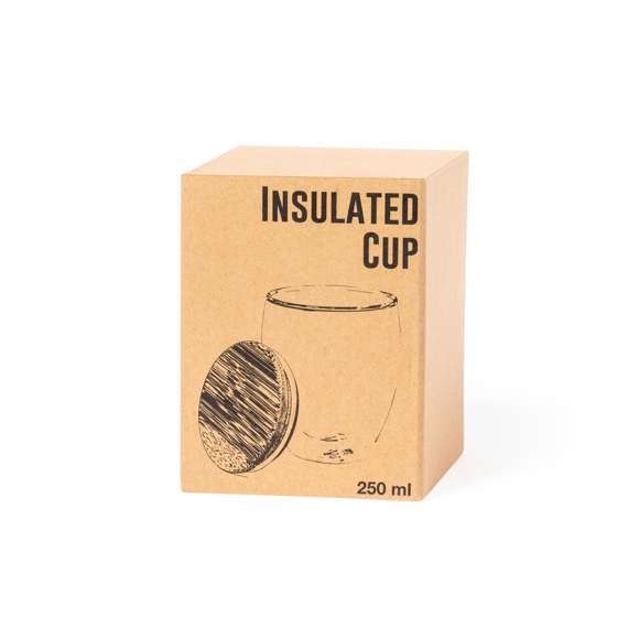 Vaso térmico de línea nature en alta calidad, de doble pared y 250ml de capacidad. Fabricado en cristal de borosilicato, que ofrece una resistencia y durabilidad excepcionales, alargando su vida útil y pudiendo ser reutilizado infinidad de veces. Tapa en bambú y presentado en atractiva caja de diseño eco.