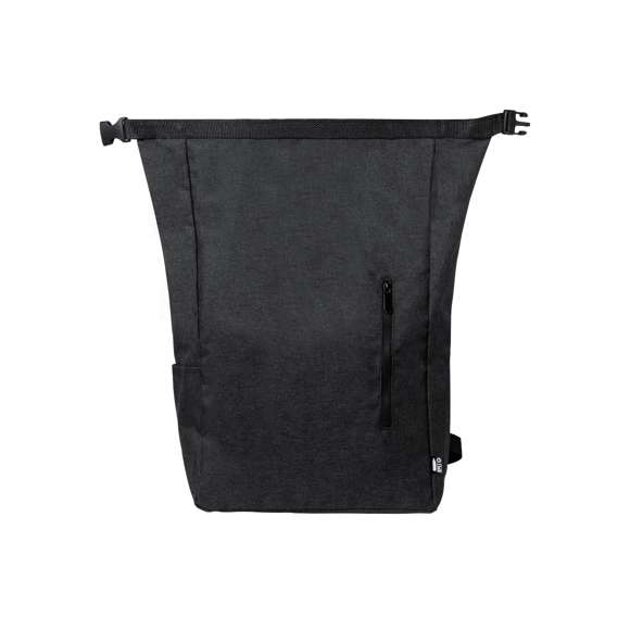 Mochila de línea nature fabricada en resistente 300D RPET, elaborado a partir de plástico reciclado, para así fomentar la reutilización de residuos plásticos y contribuir a la sostenibilidad del planeta. Bolsillo principal con cierre de hebilla y bolsillo lateral. Cintas acolchadas ajustables para hombro y distintivo RPET en etiqueta exterior.