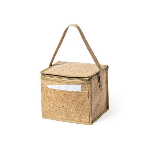  	Nevera de línea nature con capacidad para 6 latas. Fabricada en corcho natural con interior isotermo acabado en aluminio. Cierre de cremallera y asa de transporte a juego. Incluye bolsillo exterior con amplia superficie de marcaje.