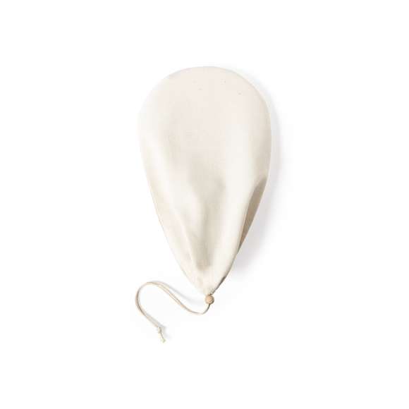 Par de palas de playa de línea nature. Fabricadas en madera, con mango reforzado en corcho natural y cintas para muñeca con ajustador. Presentadas en bolsa de algodón natural con cierre de cordón y pelota en caña de trigo.
