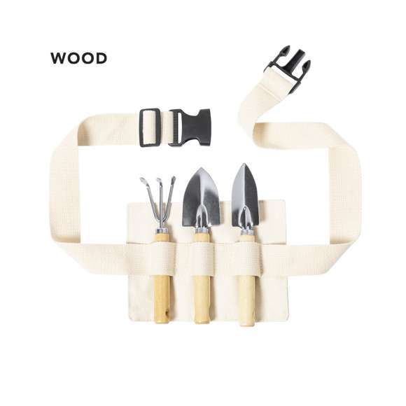 Set de jardinería de 3 accesorios, fabricado en metal con mango de madera. Incluye pala grande, pala pequeña y rastrillo. Con riñonera de transporte en algodón y cierre de click ajustable  presentado en atractiva caja de diseño eco.