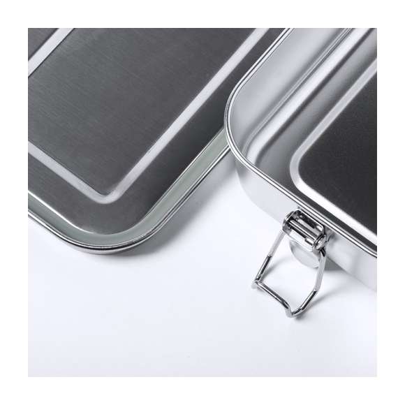  	Fiambrera fabricada en acero inox y de 750 ml de capacidad. Cierre de seguridad con tapadera estanca en acero inox. Presentada en atractiva caja individual de diseño.