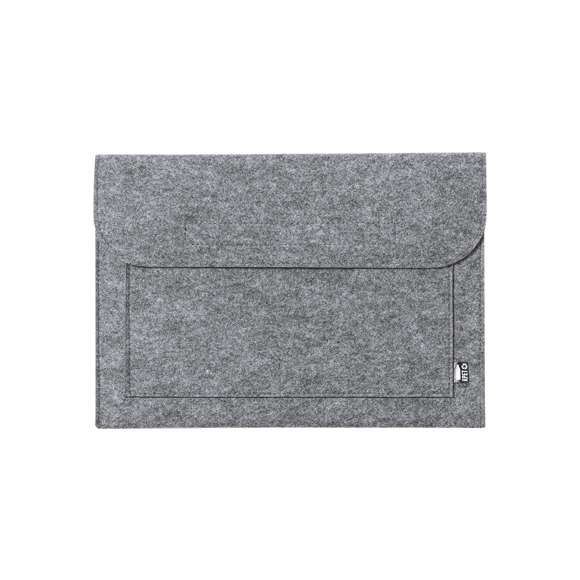 Funda para ordenador portátil de línea nature y en resistente fieltro RPET reciclado, fruto de la combinación del proceso de reciclaje de materiales plásticos junto con la técnica milenaria de fabricación del fieltro, dando como resultado un material de eco-tendencia que, además de ser de origen reciclado, también se convierte en reciclable. Solapa con cierres de velcro y bolsillo frontal, con distintivo RPET en etiqueta exterior.