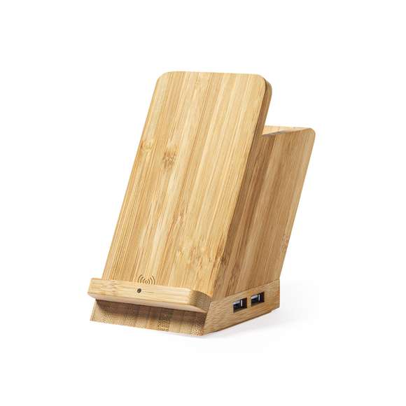Lapicero multifunción 4 en 1 de línea nature fabricado en bambú. Con funciones lapicero, soporte para smartphone, cargador inalámbrico 5W y puerto USB (4xUSB 2.0). Compatible con smartphones con tecnología de carga inalámbrica. Incluye cable micro USB en color blanco de 1 metro de largo. Presentado en atractiva caja de diseño eco. Disponible manual de instrucciones en español e inglés.