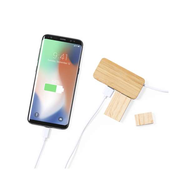 Puerto USB 2.0 de línea nature y fabricado en bambú. Incluye 1 puerto Tipo C y 2 puertos USB. Presentado en atractiva caja de diseño eco.