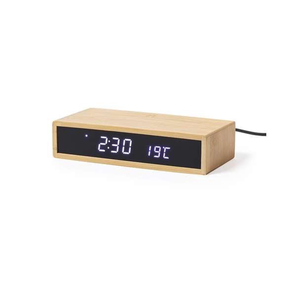 Reloj multifunción de línea nature, con cargador inalámbrico 5W integrado. Fabricado en bambú procedente de cortes naturales. Función fecha y hora, alarma y termómetro. Alimentación mediante conexión USB, con cable micro USB y adaptador de pared incluido. Pila de botón incluida que permite guardar los datos en caso de desconexión. Compatible con dispositivos equipados con tecnología de carga inalámbrica y presentado en atractiva caja de diseño. Disponible manual de instrucciones en español e inglés.
