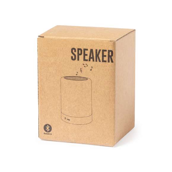 Altavoz de línea nature, fabricado en combinación de bambú y resistente ABS. Con Tecnología Led Inteligente y conexión Bluetooth® 5.0. Gracias a la Tecnología Led Inteligente ILT, solamente hay que presionar con los dedos la parte superior del altavoz para cambiar el color y la intensidad de la luz led según se desee, combinando las 4 posiciones de luz disponibles. 3W de potencia y soportes de goma antideslizantes en la base. Presentado en atractiva caja de diseño eco.