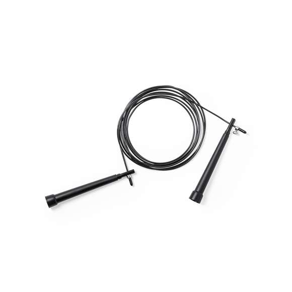Comba de calidad premium, con cuerda extra larga ajustable de 3m de largo y fabricada en acero con cobertura de resistente PVC. Con mangos de sujeción ergonómicos y presentada en funda de poliéster RPET con cierre de cordón, elaborada a partir de plástico reciclado para así fomentar la reutilización de residuos plásticos y contribuir a la sostenibilidad del planeta. Etiqueta distintiva RPET en la funda.