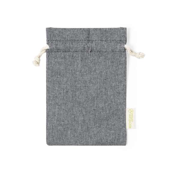  	Bolsa eco-friendly en resistente material 100% algodón reciclado GRS de 120g/m2. Certificación GRS (Global Recycled Standard / Estándar de Reciclaje Global), que garantiza el origen reciclado del material usado para fabricar el producto. Cierre de cordón de algodón y acabado cosido, incluye etiqueta exterior con distintivo algodón reciclado.