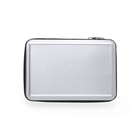 Set de herramientas de 25 accesorios en resistente estuche de aluminio con interior troquelado en EVA. Incluye set de destornilladores de precisión, mango multifunción, puntas intercambiables, destornilladores planos y de estrella  cabezales de tubo  pinzas y alicates. Presentado en caja individual.