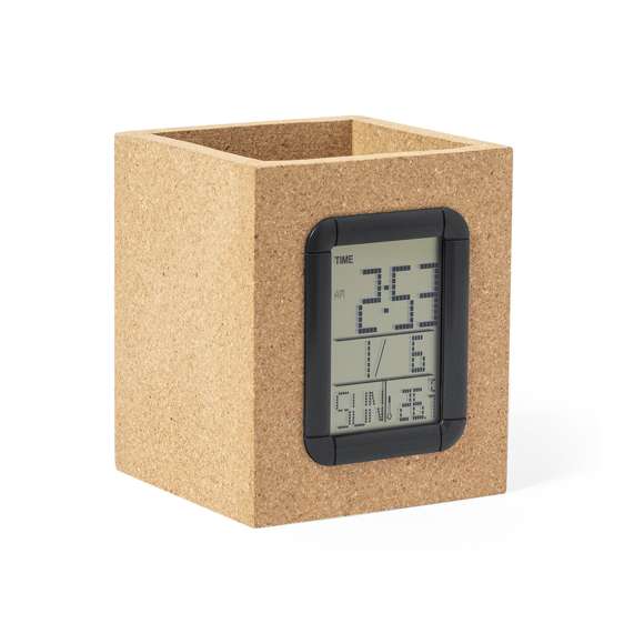 Lapicero de línea nature con reloj multifunción integrado. Fabricado en corcho natural, con funciones termómetro, calendario y alarma. Alimentación a pilas (de botón incluidas) y presentado en atractiva caja de diseño eco.