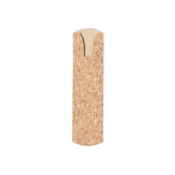 Funda de bolígrafo de línea nature. Fabricada en corcho natural y con amplia superficie de marcaje, especialmente diseñada para mostrar la publicidad del clip del bolígrafo.