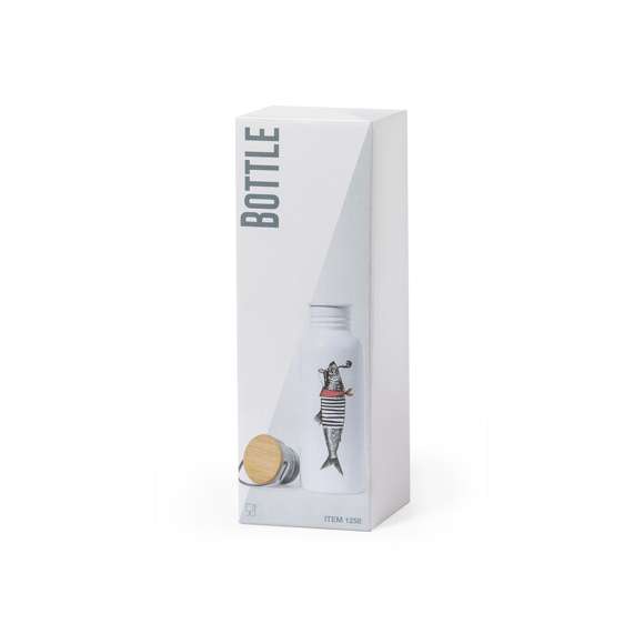 Bidón en acero inox especialmente diseñado para marcaje en sublimación. De estilo retro y 750ml de capacidad. Tapón de seguridad a rosca en acero inox, con detalle en bambú y asa de transporte vintage. Presentado en atractiva caja de diseño.