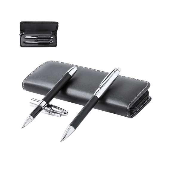 Set premium de bolígrafo y roller. Fabricado en elegante combinación de polipiel en tonos negros y metal cromado. Bolígrafo de mecanismo giratorio en tinta azul y con cartucho jumbo. Roller con capucha y tinta gel en azul, carga jumbo. Presentado en estuche individual de polipiel con cierre de cremallera e interior a juego con compartimentos individuales.