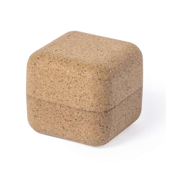 Compacto soporte de línea nature para ordenador portátil. Fabricado en corcho, para así fomentar la utilización de materias primas naturales y reducir las emisiones de contaminantes. Magnético y antideslizante, presentado en atractiva caja individual de diseño eco.