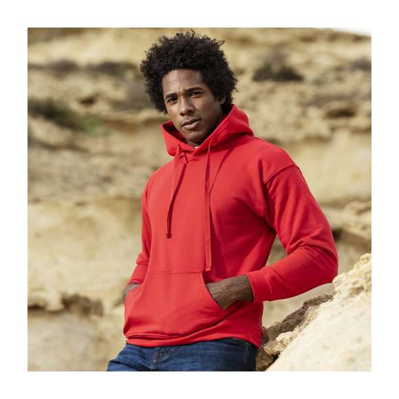 Sudadera para adulto unisex con capucha. Fabricada en combinación de materiales algodón orgánico peinado y poliéster RPET de 280gsm. Bolsillo canguro y capucha forrada de punto liso, con cordones a juego. Cuello, puños y cintura de punto canalé 2x1, hombros con costura. Con etiqueta distintiva eco. Con certificación GOTS (Global Organic Textile Standard) y GRS (Global Recycled Standard) que acreditan el origen eco-friendly del material utilizado en la fabricación del producto. Disponible en variada gama de colores. Tallas XS, S, M, L, XL, XXL, 3XL.