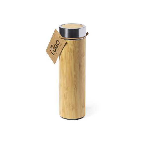  	Etiqueta tipo hangtag de presentación, fabricada en cartón reciclado. De acabado kraft, con cuerda elástica para colgar en color marrón a juego. En línea con la tendencia del mercado hacia la sostenibilidad integral del regalo, ofreciendo soluciones de origen reciclado con el fin de ayudar a la mejora y conservación de nuestro planeta.