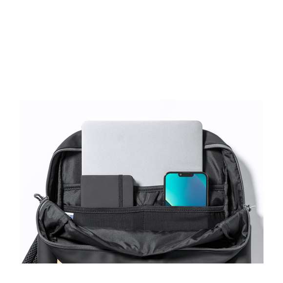  	Mochila de la más alta gama colección Limited Edition. Un complemento moderno, funcional y de gran belleza que sobrepasa todas las expectativas. Caracterizada por su elegante y minimalista diseño así como su calidad premium en resistente material texturizado de superficie infinita 600D/PVC. Cierre de cremallera invisible y bolsillo frontal. Con acolchado ergonómico en espalda y cintas de hombros, incluye compartimento interior acolchado para portátil de hasta 15 pulgadas y multiples compartimentos elásticos para una óptima organización de sus accesorios. 	 	De la perfecta combinación entre exclusividad y diseño, nace Limited Edition, una colección especial de ideas promocionales de edidición limitada. Un nuevo concepto, inspirado en la fusión de artículos premium con las últimas y más novedosas tendencias y que cuenta con una seleción limitada de unidades, convirtiendo así un regalo en una experiencia única e inolvidable. 	 	Exclusivo estuche de presentación Limited Edition, con diseño protegido por derechos de propiedad industrial. 	 	Incluida tarjeta con descripción de Limited Edition en cartón reciclado.