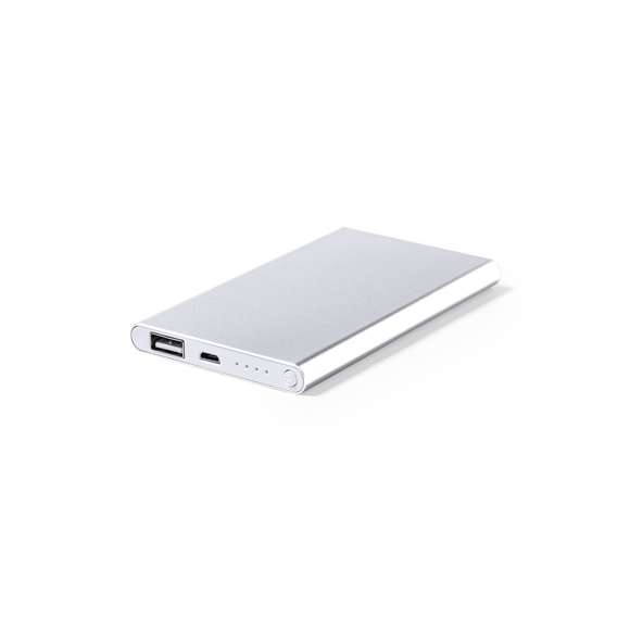 	Batería auxiliar externa de 2.200 mAh, de diseño plano y fabricada en aluminio. Con salida USB y entrada Micro USB. Indicadores LED de estado de carga y cable de carga Micro USB incluido. Presentada en caja individual de diseño kraft, con manual de instrucciones en español e inglés. 	 	Entrada micro USB: 5V DC 1A 	Salida USB: 5V DC 1A 	 	Las capacidades mostradas en todas nuestras baterías auxiliares externas son reales, incorporando todas ellas baterías de grado A y no recicladas, con una vida útil de al menos 500 ciclos de carga y según normativa CE. 	 	Además, están fabricadas conforme a los estándares RoHS y en cumplimiento con los siguientes requisitos de seguridad: 	 	Sistema de protección contra sobrecarga del power bank. 	Sistema de protección contra descarga completa que proporciona una mayor durabilidad del power bank. 	Sistema de bloqueo para evitar cortocircuitos. 	Sistema de transferencia de carga constante, acorde con la capacidad del dispositivo de destino.