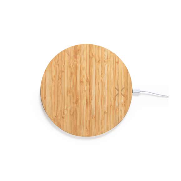 Alfombrilla cargador fabricada en resistente bambú natural, para ayudar a la sostenibilidad del planeta. Con cargador inalámbrico integrado de 10W -cable micro USB incluido-. Compatible con dispositivos equipados con tecnología de carga inalámbrica. Con base antideslizante y presentada en atractiva caja de diseño eco. Disponible manual de instrucciones en español e inglés.