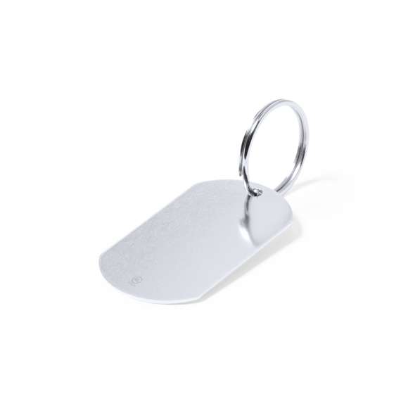 Llavero en aluminio reciclado de acabado plateado. Cuerpo con amplia superficie de marcaje y distintivo aluminio reciclado. Con anilla llavero metálica a juego.El aluminio reciclado es un material con posibilidades de reciclaje casi infinitas, sin perder sus propiedades originales y consumiendo menos energía en este proceso.