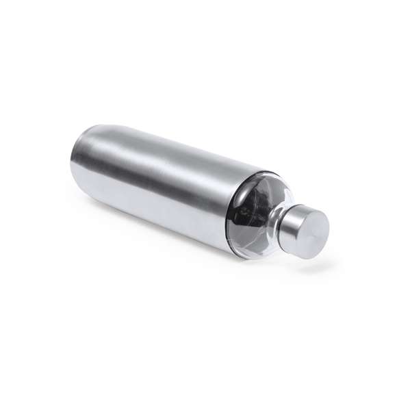 Bidón de diseño en alta calidad, de 850 ml de capacidad. Fabricado en cristal de borosilicato, que ofrece una resistencia, estética y durabilidad excepcionales, alargando su vida útil y pudiendo ser reutilizado infinidad de veces. Tapón y funda del cuerpo del bidón en acero inox. Presentado en atractiva caja de diseño.