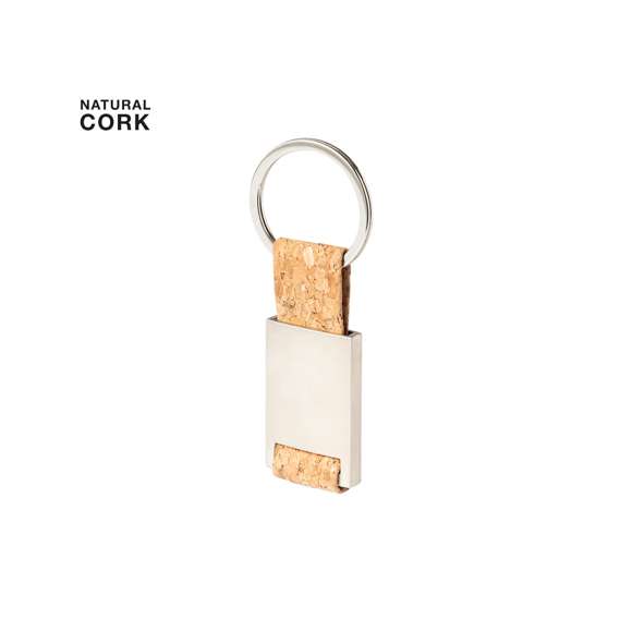 Llavero de línea nature con cinta en corcho natural y cuerpo metálico de acabado satinado. Presentado en bolsita individual con cartón interior eco.