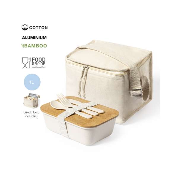 Set de fiambrera y nevera de línea nature con Certificación Food Grade, garantizando la seguridad cuando los alimentos entran en contacto con el material usado para fabricar el producto. Incluye:Nevera fabricada en material 100% algodón, con interior isotermo acabado en aluminio. Cierre de cremallera con doble tirador de cordón y asa de transporte a juego.Fiambrera fabricada en PP veteado libre de BPA, con tapa de bambú y 1l de capacidad. Cierre de cinta elástica de seguridad, con compartimentos para tenedor, cuchara y cuchillo (incluidos).