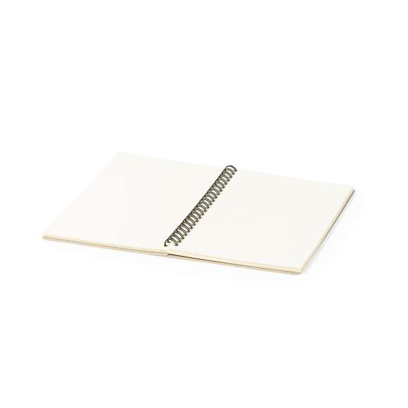 Innovadora libreta de anillas de línea nature, con tapas fabricadas en caña de trigo, para así fomentar la utilización de materias primas naturales y reducir las emisiones contaminantes. Con distintivo Wheat Straw y 80 hojas interiores lisas.