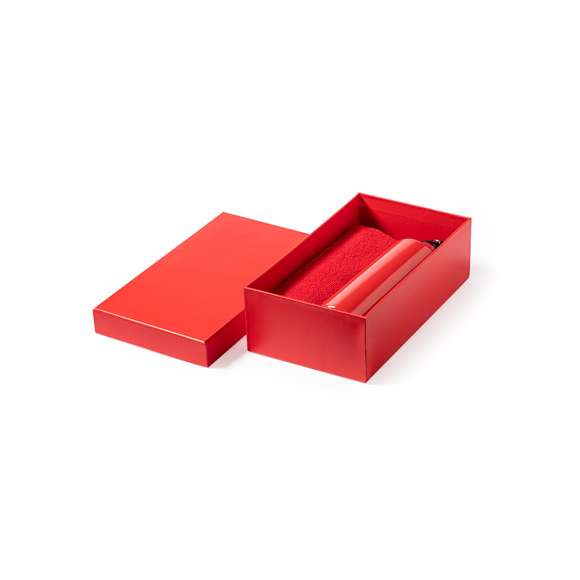 Set de bidón y toalla a juego. Incluye:  Bidón de 800 ml de capacidad con cuerpo en aluminio de acabado brillo. Con tapón de seguridad a rosca y mosquetón metálico de transporte.  Toalla absorbente fabricada en microfibra de 160g/m2 y tamaño 40x90 cm.  Set disponible en variada gama de colores y presentado en caja de cartón con colores a juego.